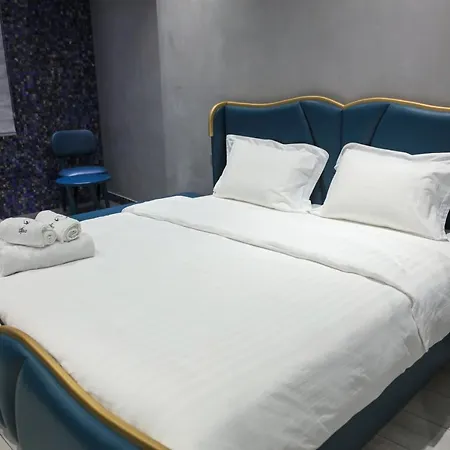 White Crown Ξενοδοχείο 4*