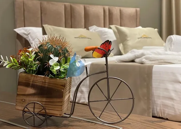 White Crown Отель