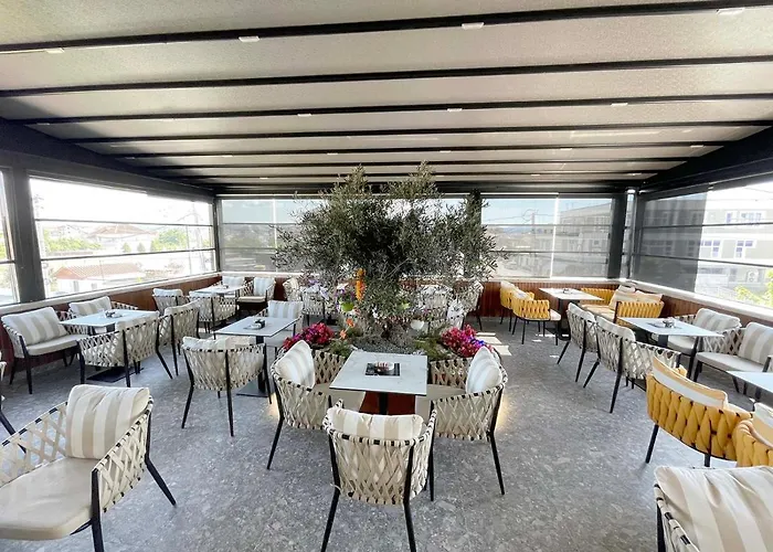 Hotel White Crown Kamez