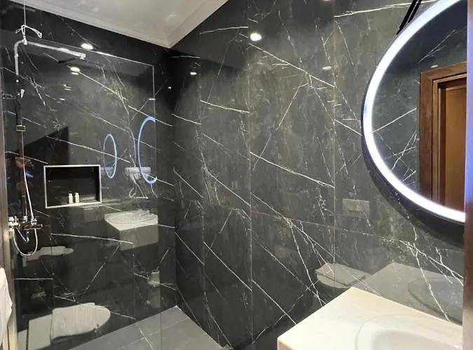 White Crown Отель 4*