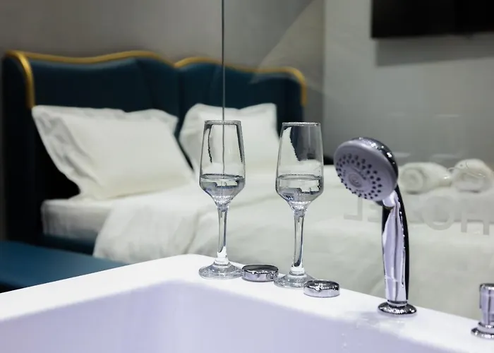 White Crown 4* Kamez