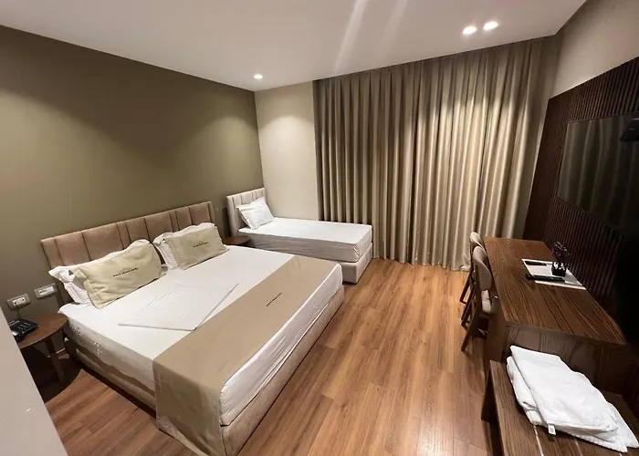 White Crown Отель