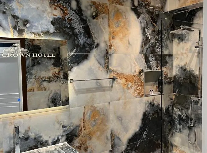 White Crown Отель 4*