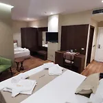 White Crown Hotell Kamez