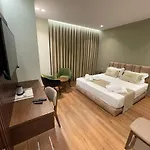 White Crown Hotell