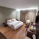 Hotell White Crown