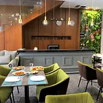 White Crown Hotell