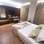 White Crown Hotell Kamez