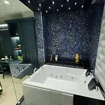 White Crown Hotell Kamez