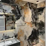 White Crown Hotell 4*