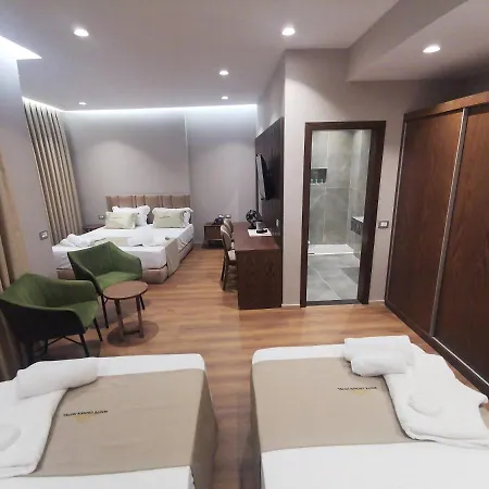 White Crown 酒店 4*