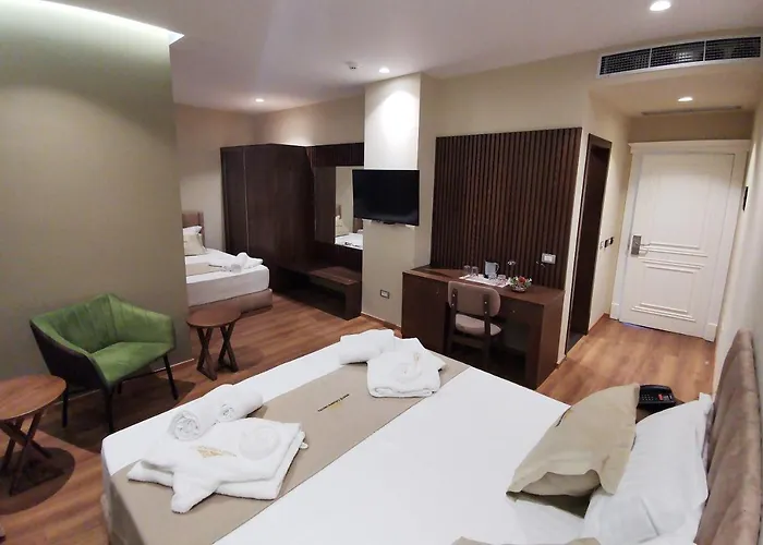 White Crown Hotel Kamez