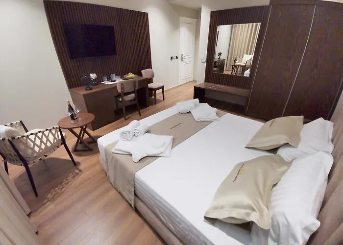 White Crown 4* Kamez