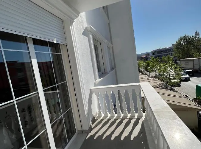 Hotel White Crown Kamez