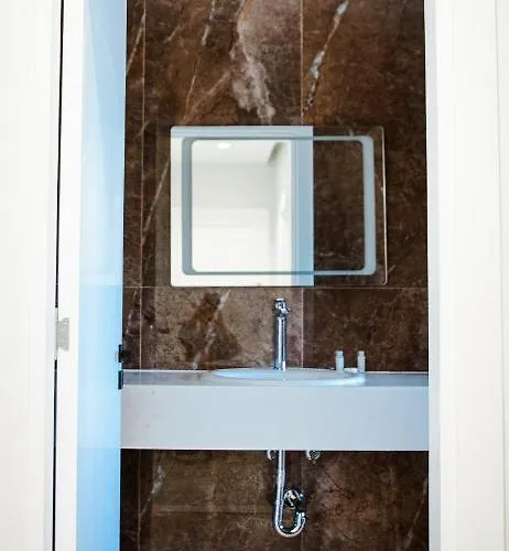 White Crown 4* Kamez