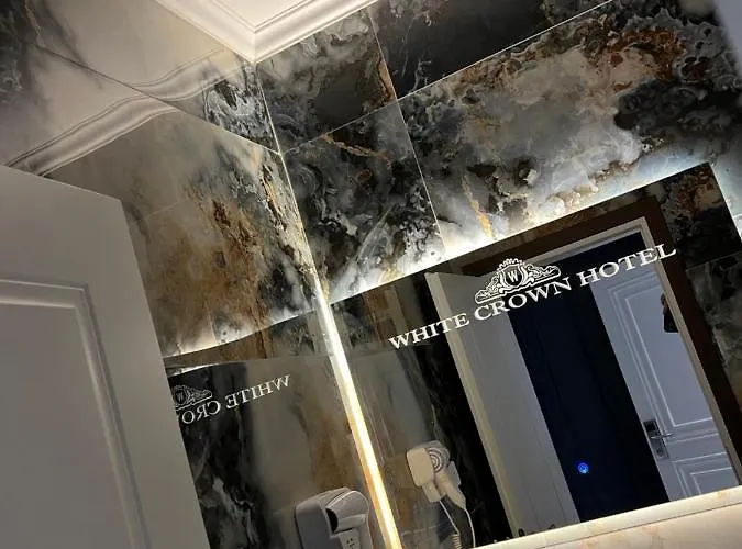 Hotel White Crown
